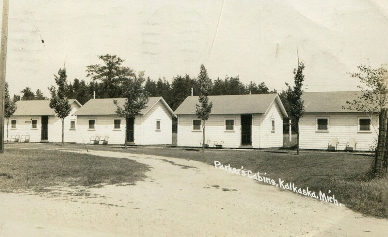 Parkers Cabins - Vintage Postcard